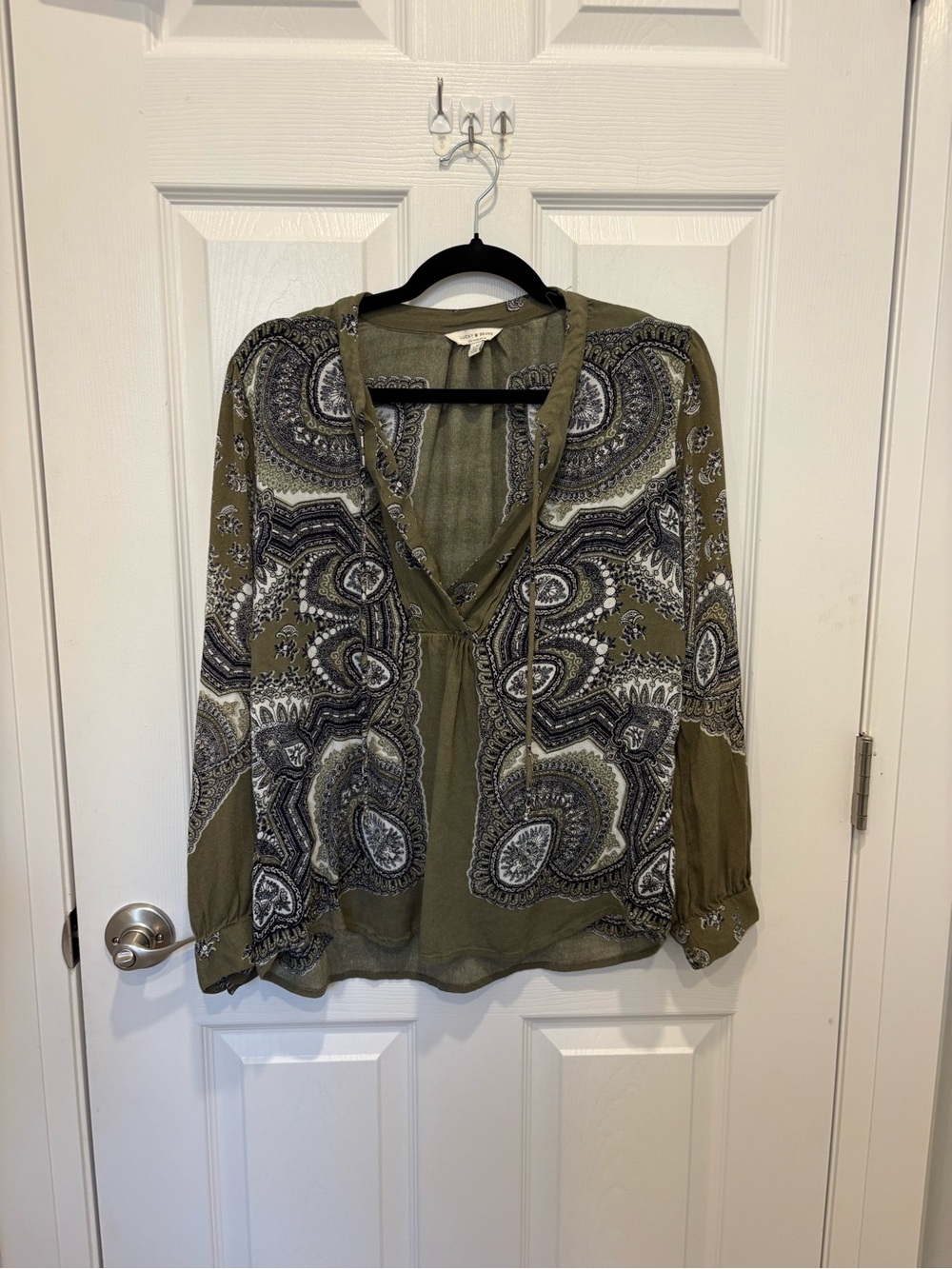 Lucky Brand Olive Paisley V-Neck Tie Blouse #1244